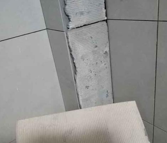 德令哈瓷砖空鼓维修公司分享下厨房瓷砖脱落的补救措施。